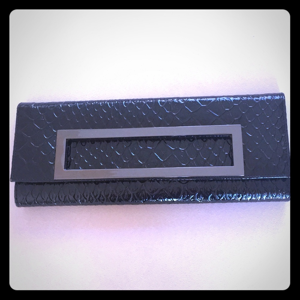 Chic should strap clutch